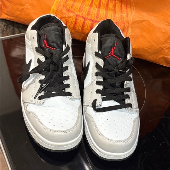 Nike Jordan Air Jordan 1 Low SE Men’s 7.5 women’s 9 - Picture 2 of 6